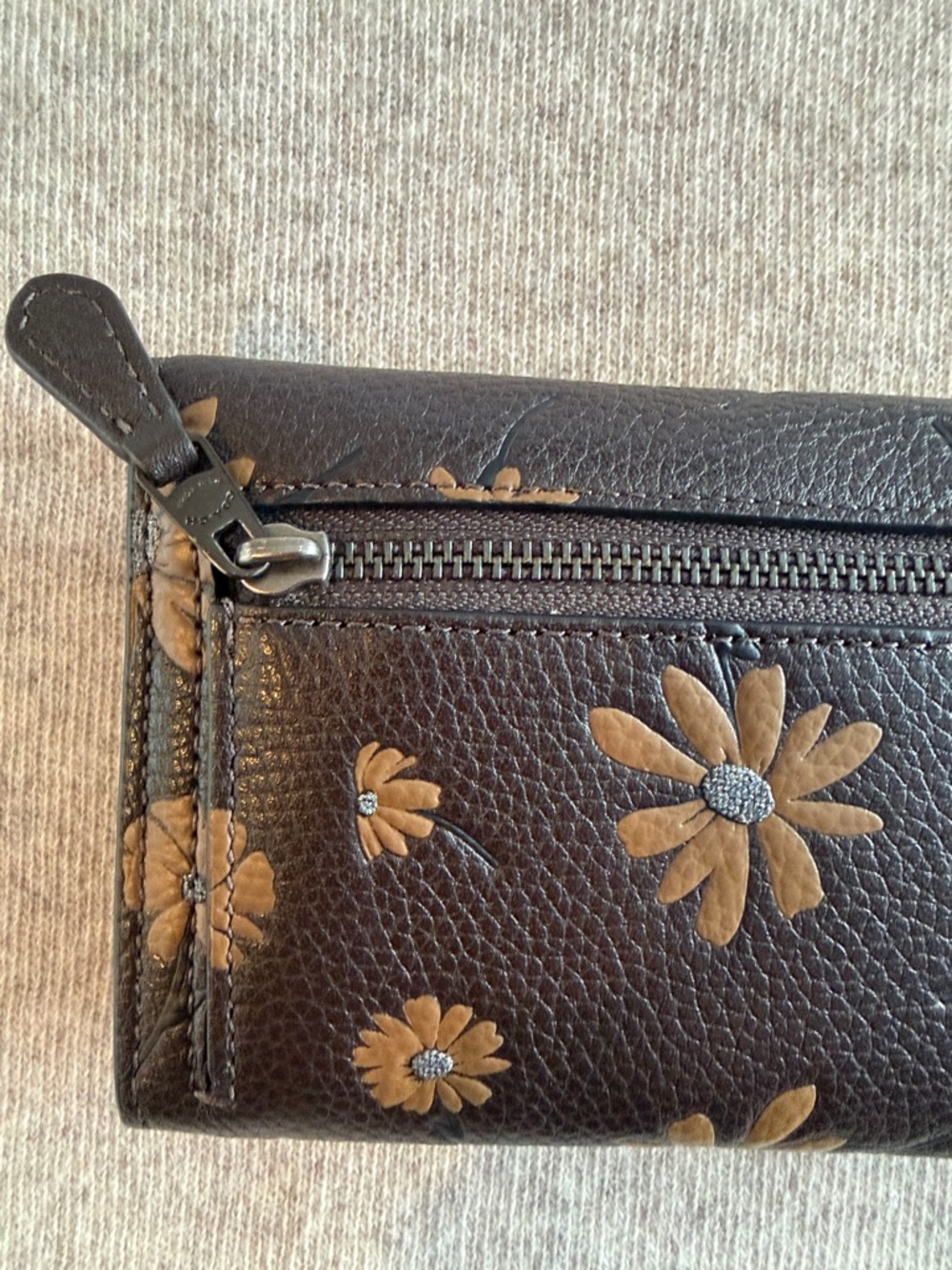 COACH Wyn Floral Printed Leather long wallet - Picture 6 of 12